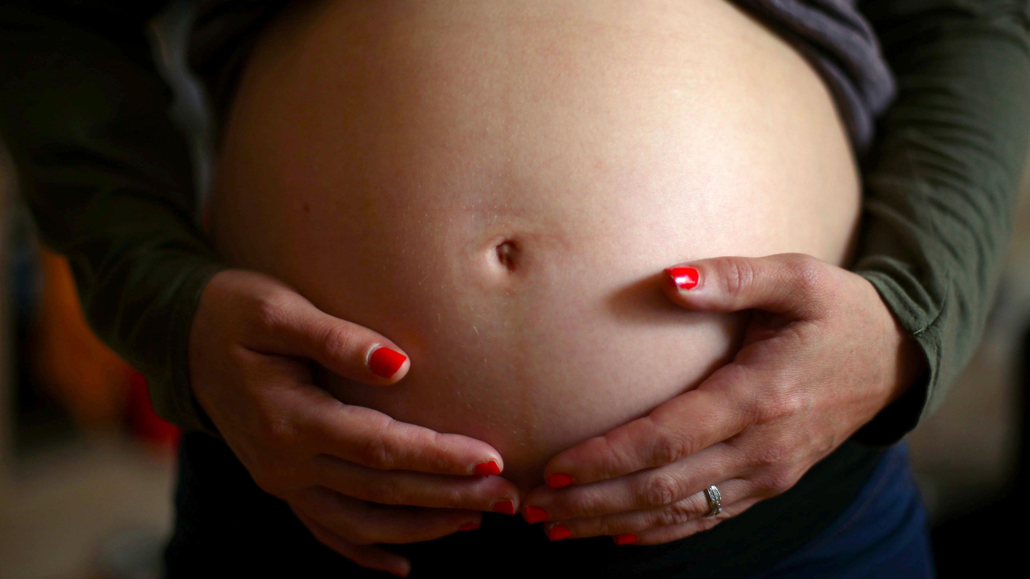 “No me dejaron divorciarme por estar embarazada”: las leyes de EE.UU. que impiden a las mujeres separarse antes del parto